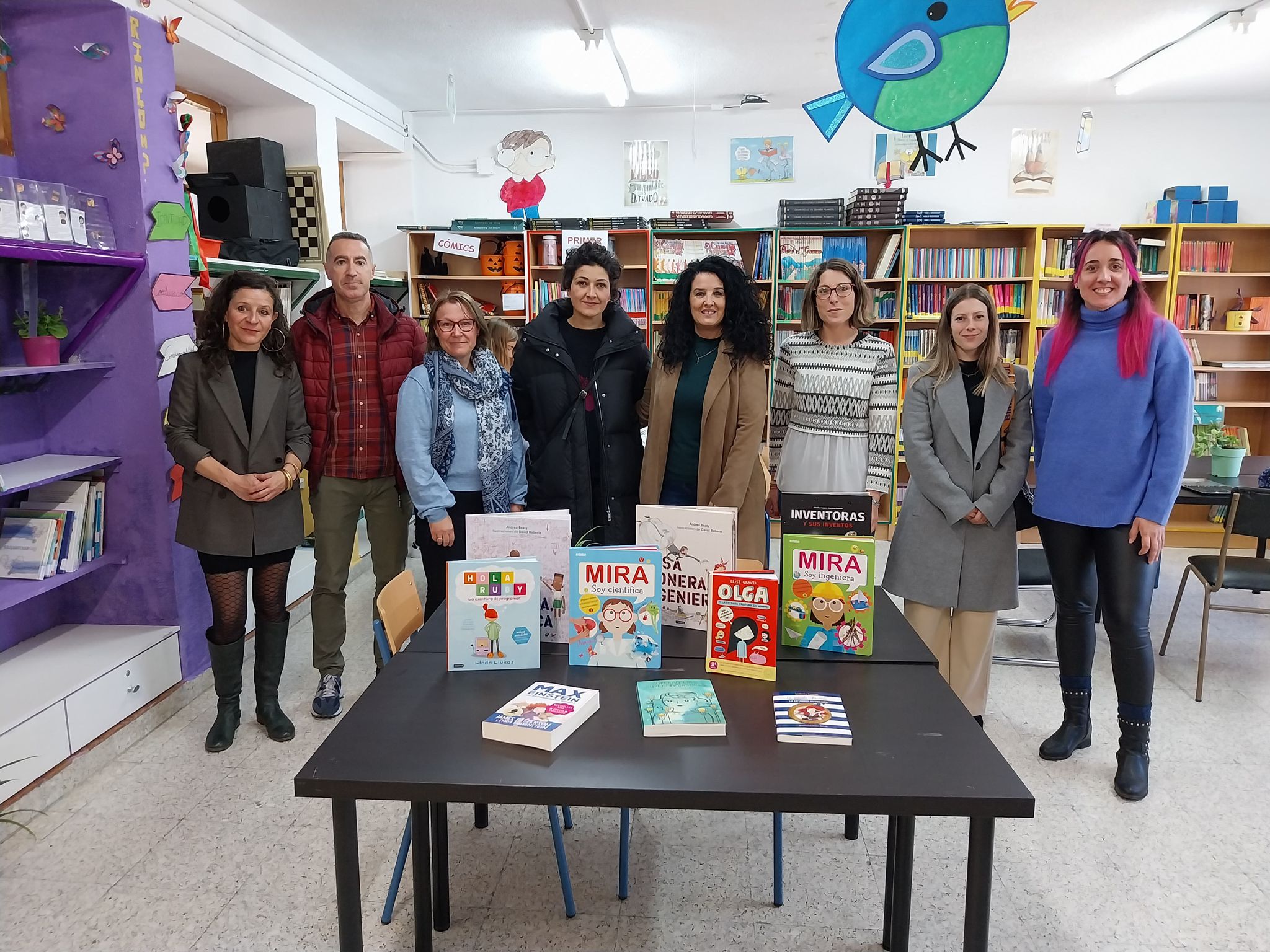 Los colegios públicos rurales reciben un lote de libros de manos de la Diputación de Granada para visibilizar el papel de la mujer en la ciencia
